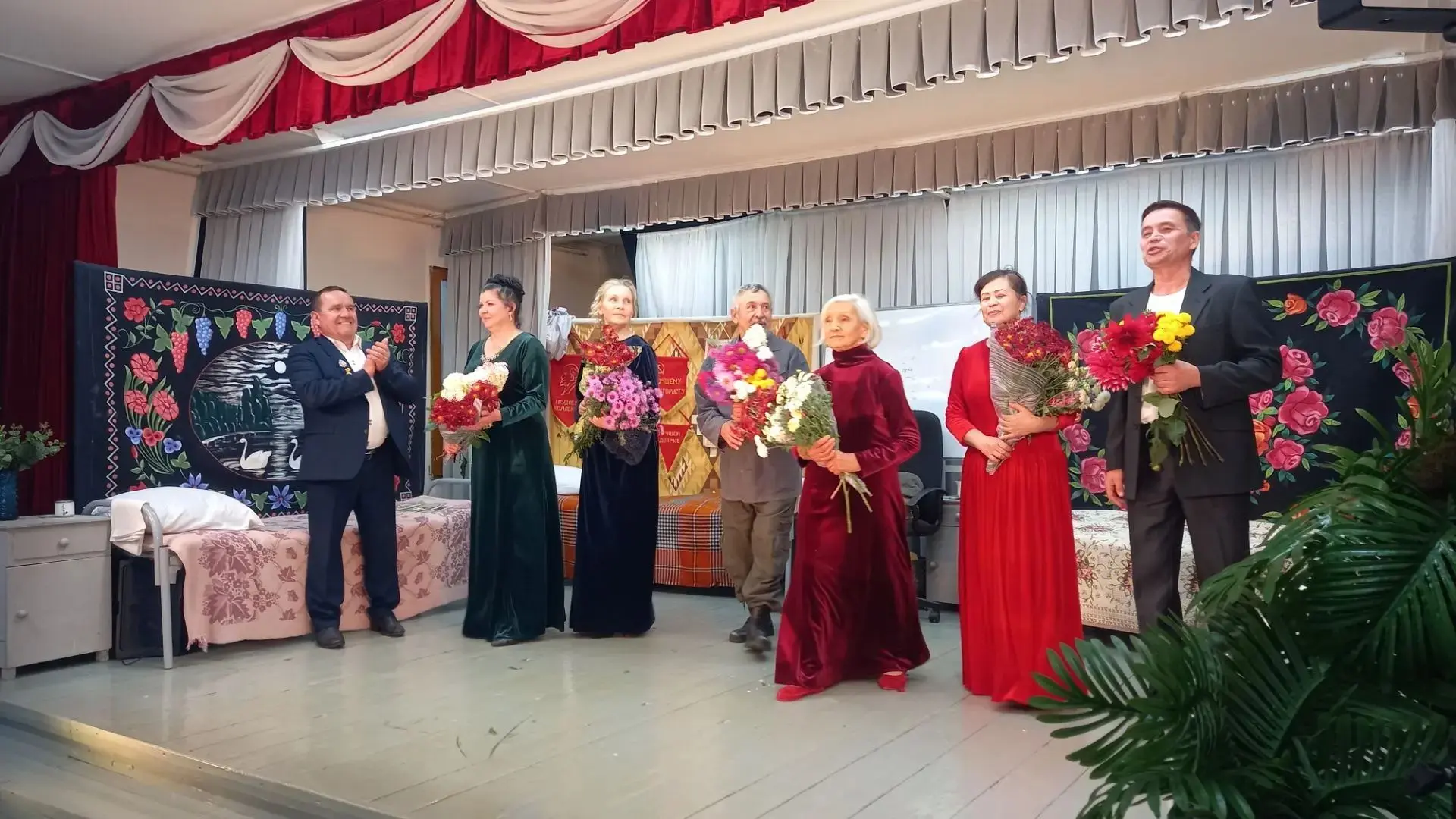 🎉 В Лапракасинском сельском Доме культуры в рамках месячника "Честь и хвала старшему п...