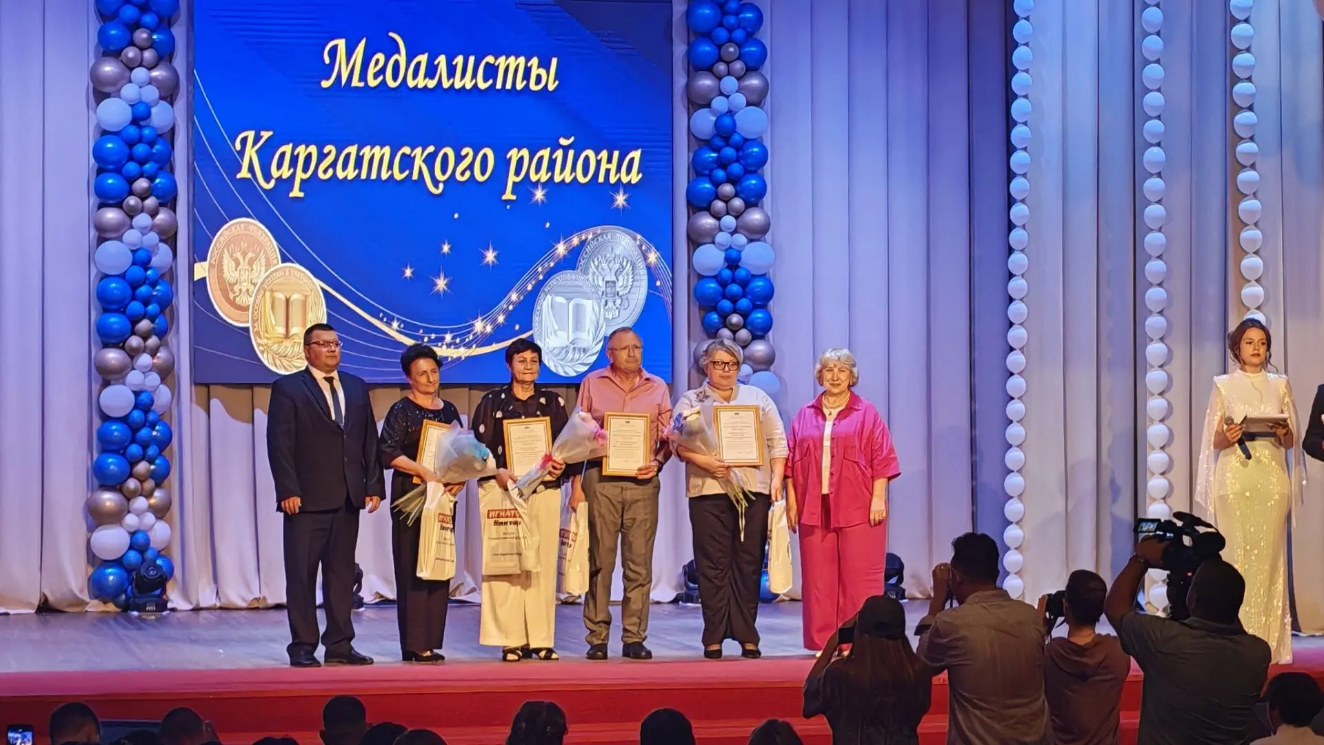Коллективы школ района, показавшие высокие результаты в обучении выпускников в текущем году, были от
