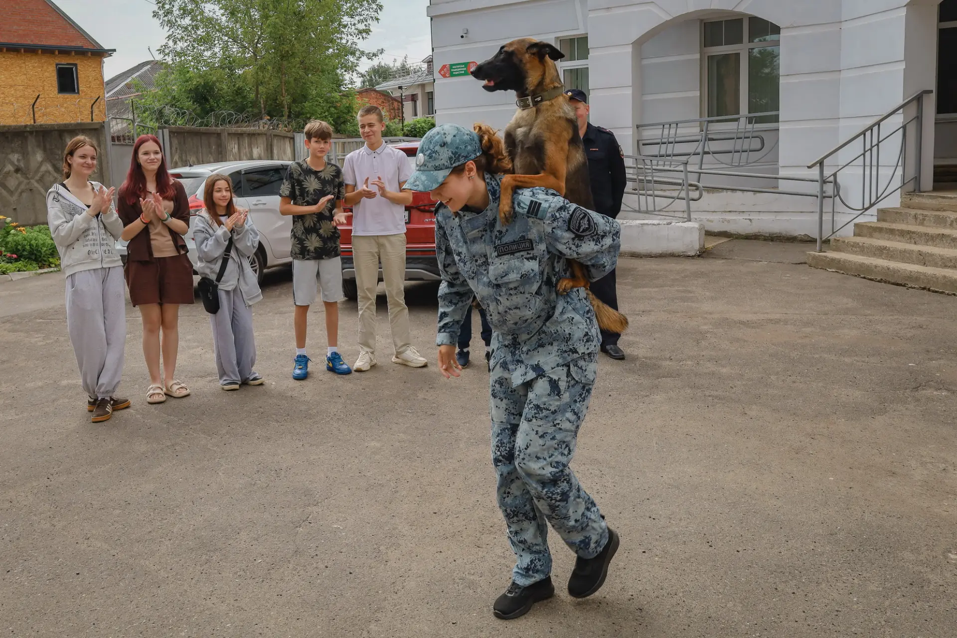 Костромские полицейские провели для школьников профориентационную встречу с элементами ...