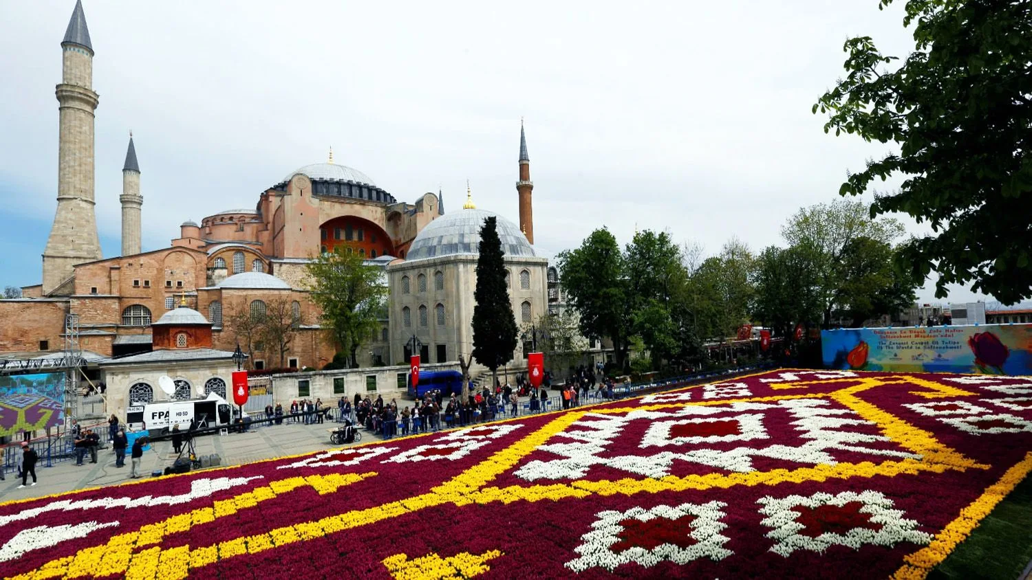 🇹🇷 Апрель в Стамбуле традиционно проходит под знаком неофициального цветочного символ...