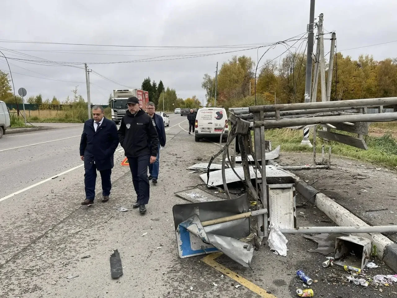 БПЛА разрушил остановку на Пятницком шоссе.