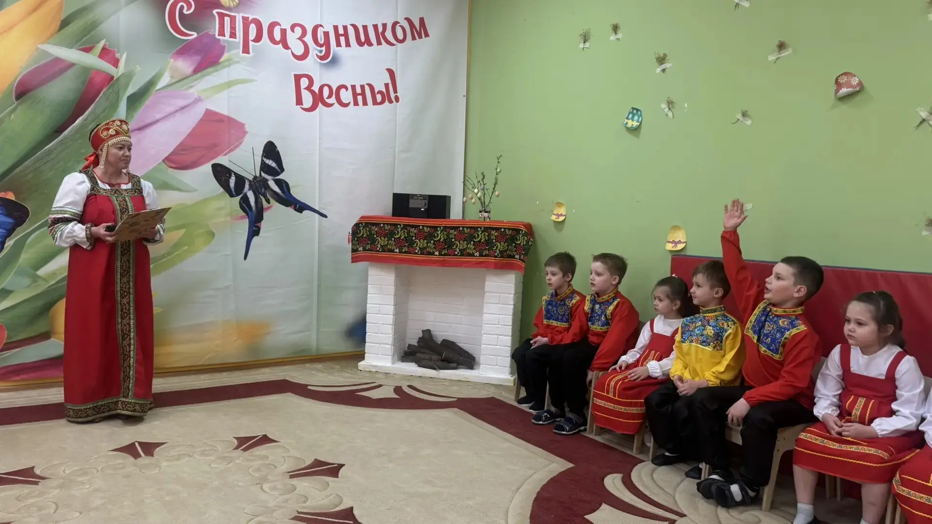 В дошкольном отделении Палисадик педагоги подготовили для детей досуг "Светлый праздник-Пасха". Тать