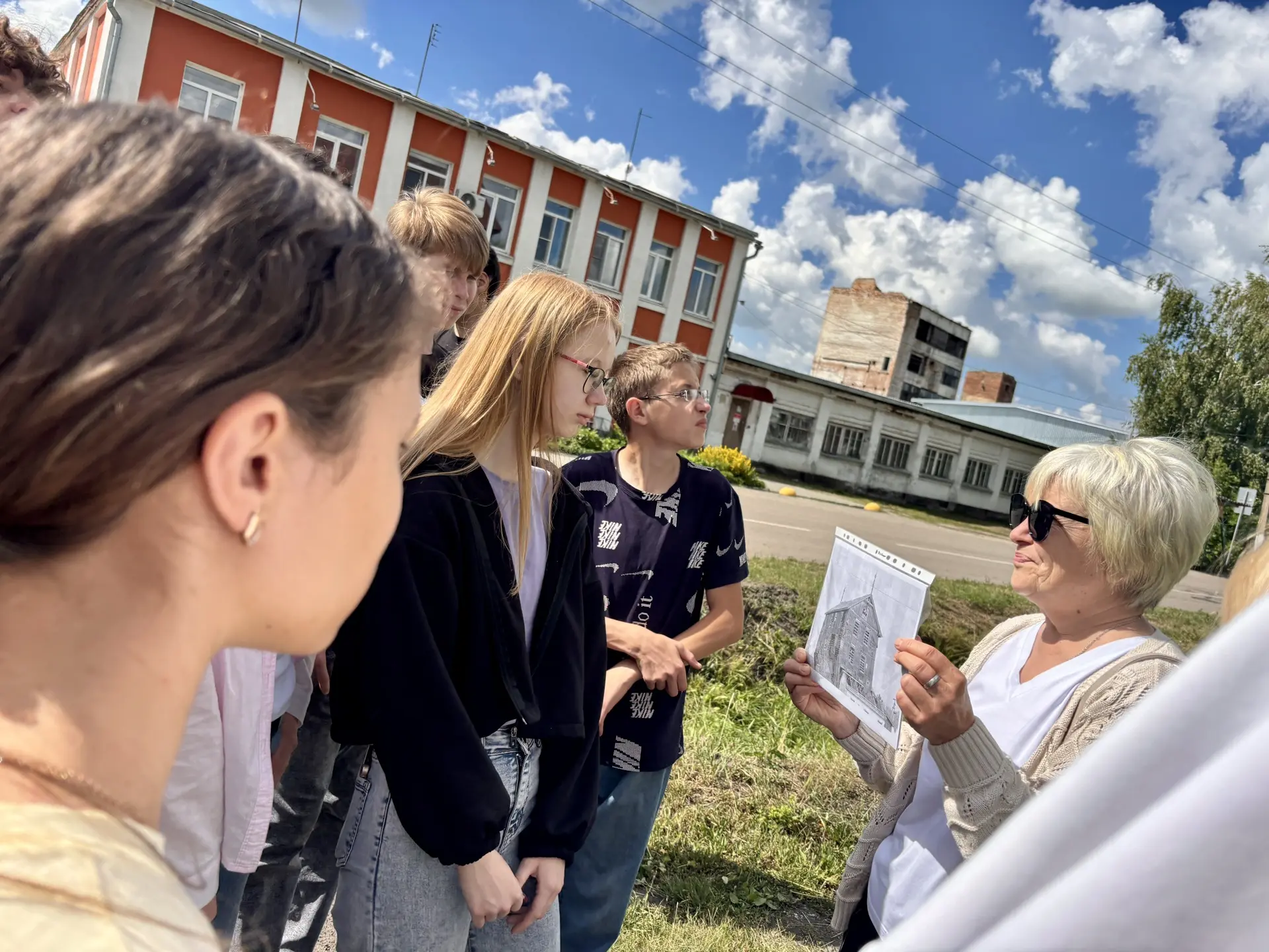 День «Русское гостеприимство»

Сегодня в нашем лагере царила атмосфера настоящего русского гостеприи