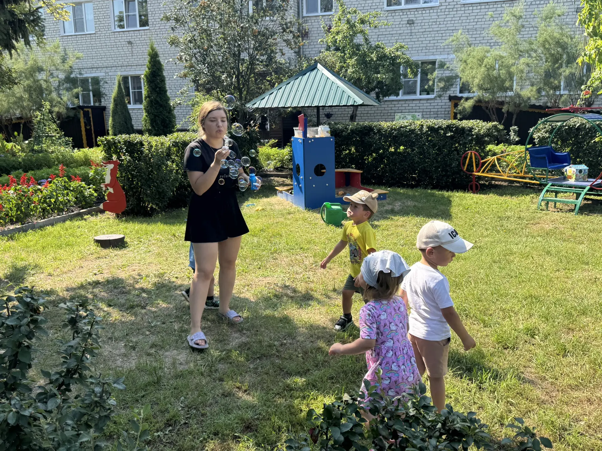 ☀️Лето – это пора веселых забав, развлечений, праздников на свежем воздухе. Одним из лю...