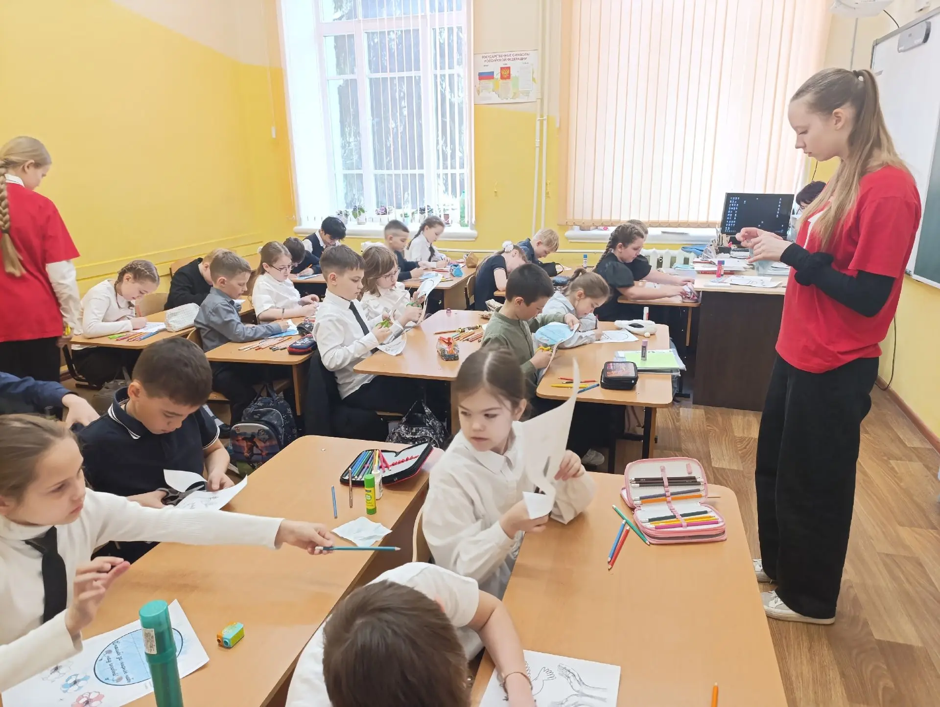 В преддверии Дня Победы, 9 мая, обучающиеся начальных классов лицея приняли участие в а...