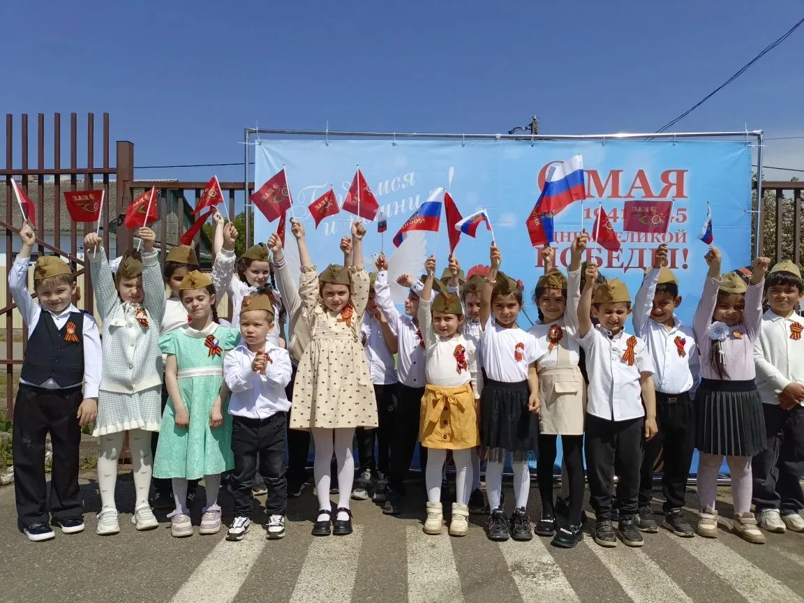 🌟 Сегодня прошла торжественная линейка, посвященная Дню Победы 🇷🇺✨
