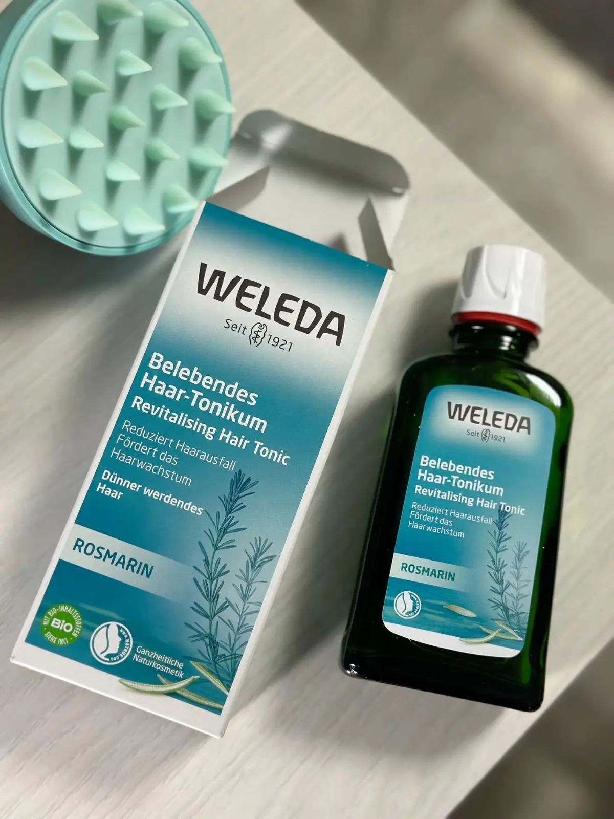 😍Мне кажется, все знают этот 👉тоник с розмарином для волос от Weleda. 
❤️Укрепляет корни, за счёт 