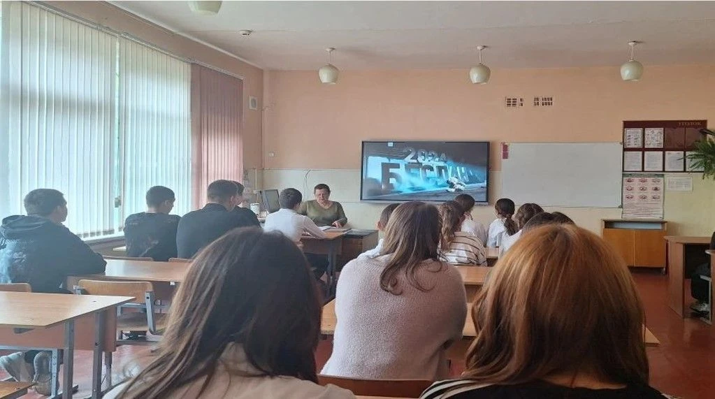 В МКОУ СОШ № 6 с.Октябрьского прошёл показ документального фильма памяти жертв трагедии...