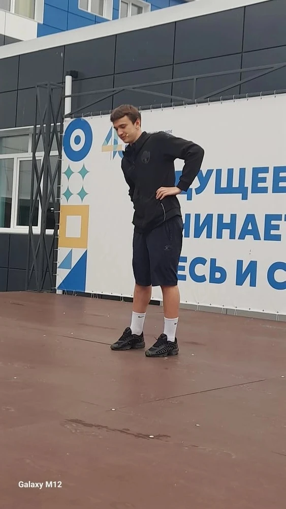 Зарядка со звездой! ⚽️🔥

Сегодня у нас в гостях настоящая футбольная легенда! Нашу традиционную «За
