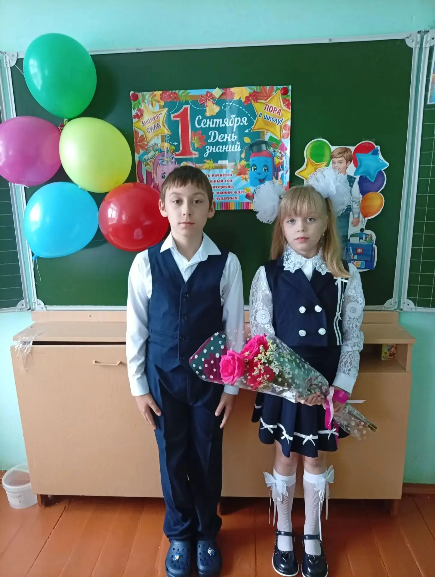 Пусть и в необычном формате, но всё  таки мы отпраздновали 1 сентября! Дети и педагоги ...