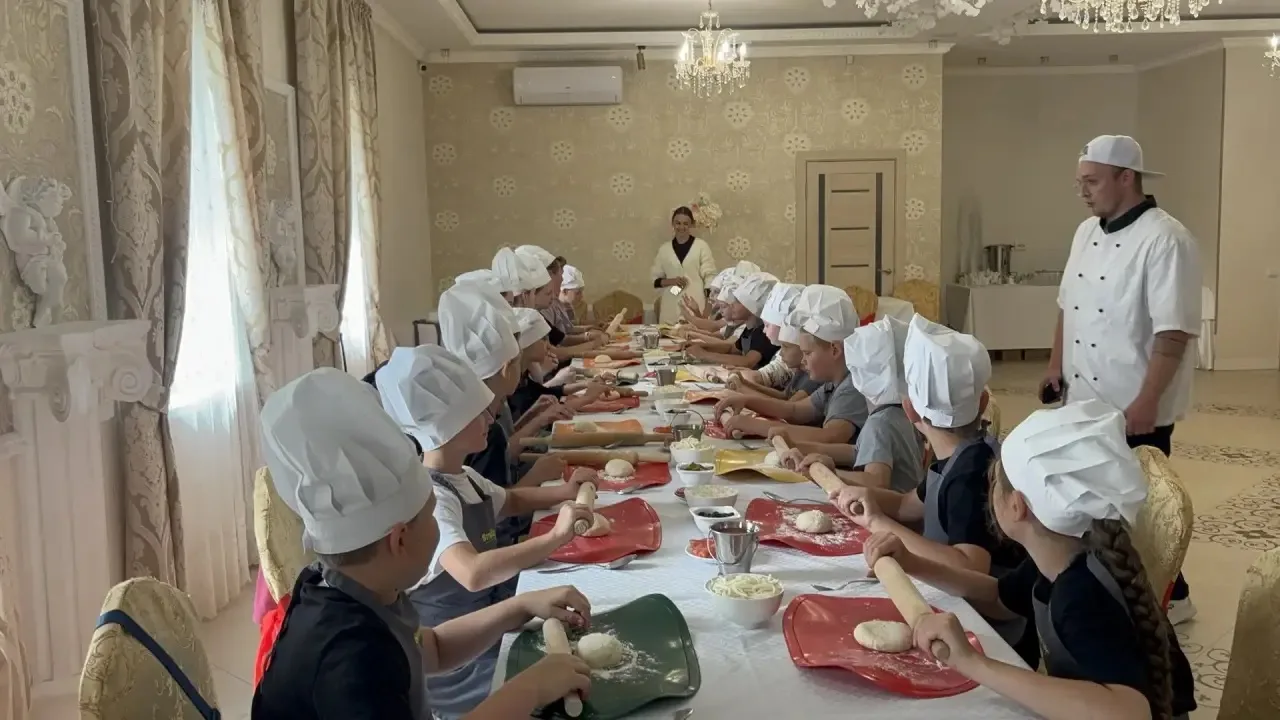 ☀️Сегодня жители «Солнечного города» превратились в настоящих поваров!🧑‍🍳

Ребята с огромным удово