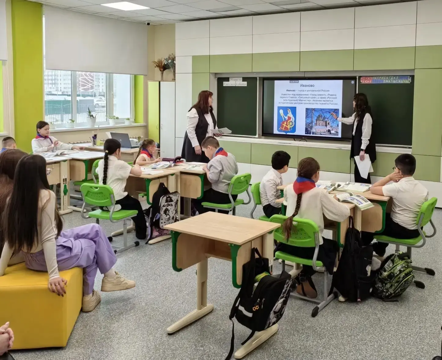🏫 Сегодня, 28 апреля, наши учителя стали активными участниками городского фестиваля атмосферы сотруд