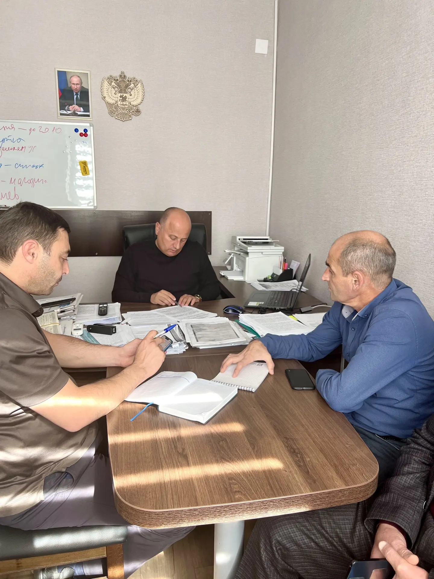 📃В Новолакском районе обсудили ключевые вопросы экономики и земельных отношений