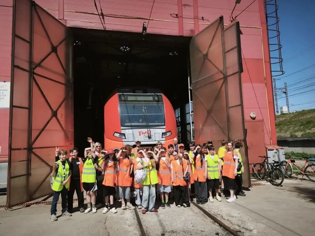 🚆5 «В» класс познакомился с миром железных дорог 🚆  🟢Ученики 5 «В» смогли приобщиться к миру железно