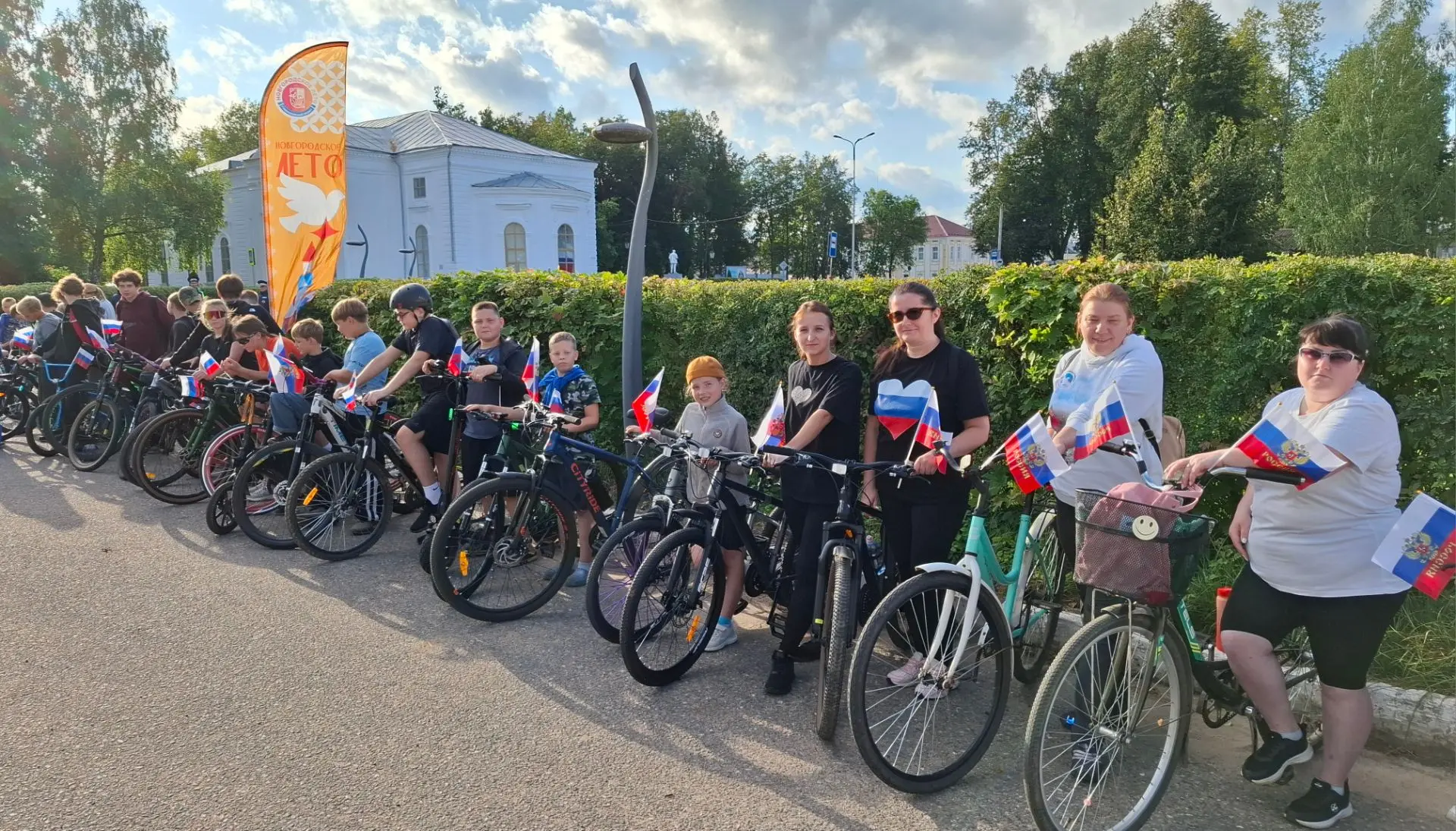🇷🇺 🚴‍♂ 🇷🇺 Вчера, в преддверии праздника - Дня Государственного флага улицы нашего ...
