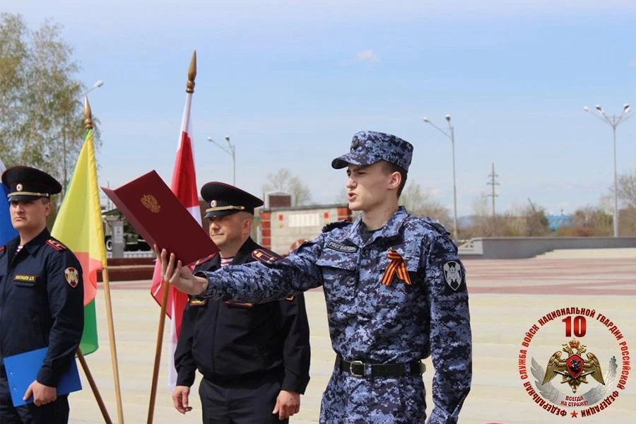 🇷🇺 В Забайкальском крае молодые сотрудники вневедомственной охраны Росгвардии, в присутствии ветеран