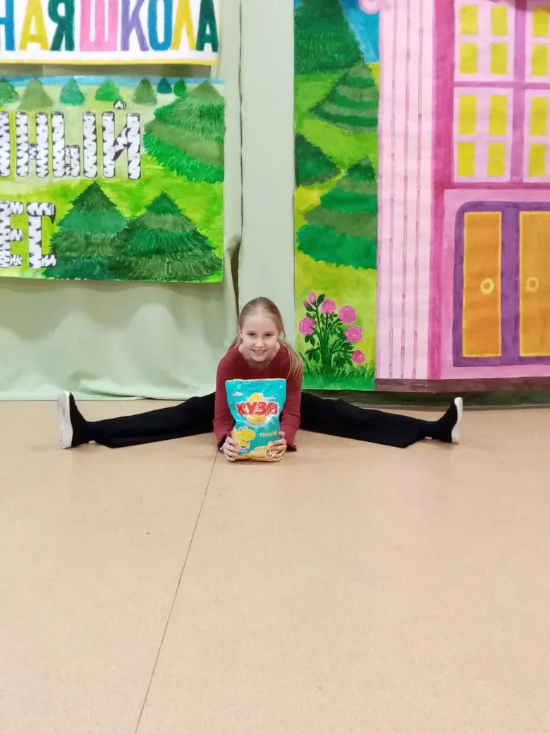 🎭 Сцена оживает ещё до поднятия занавеса!  ✨ Школьный театр «Творческие ростки» — это не только мир 