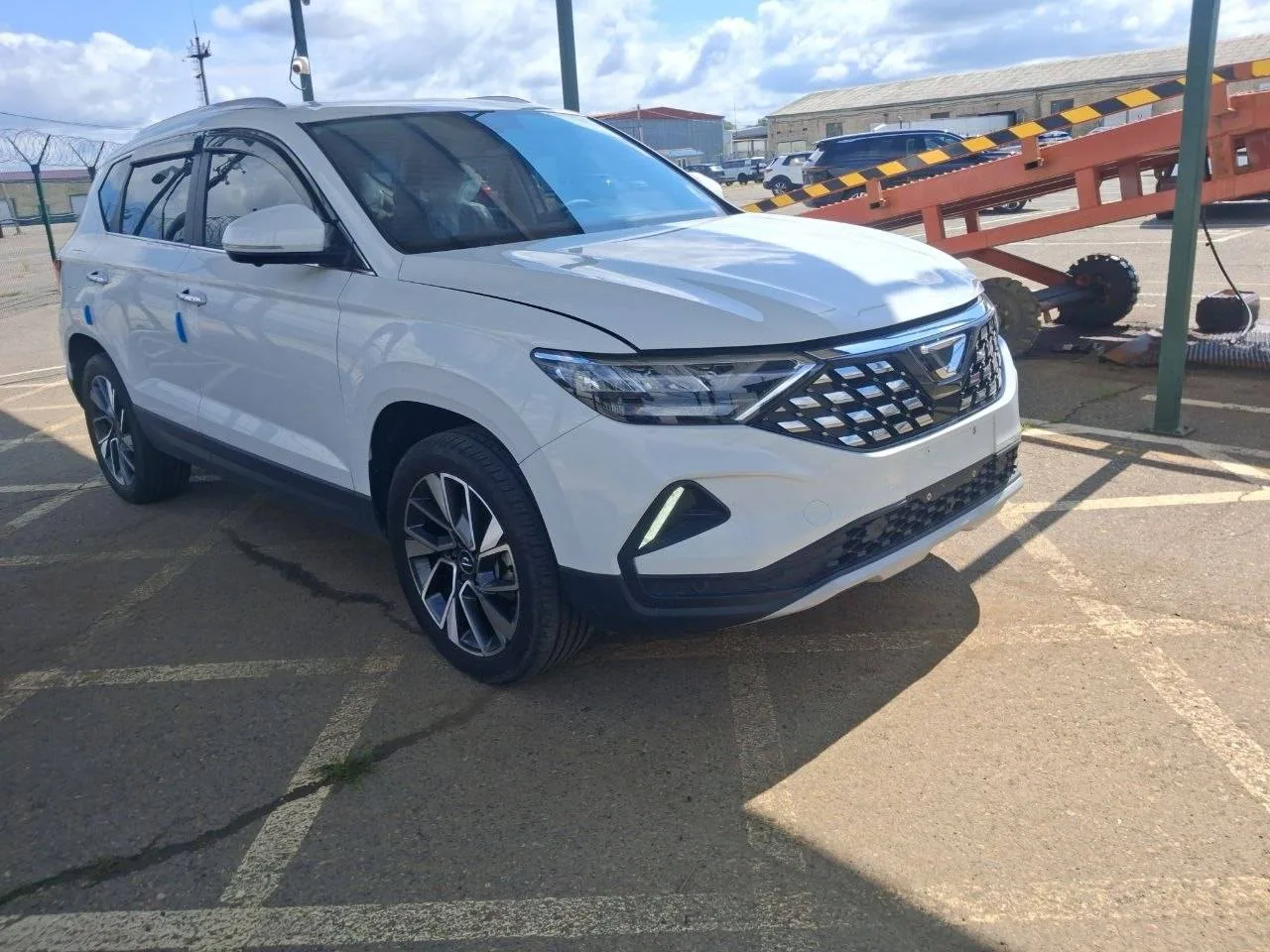 Автомобиль JETTA VS5 прибыл автовозом из Китая в Уссурийск и выгрузился на СВХ.