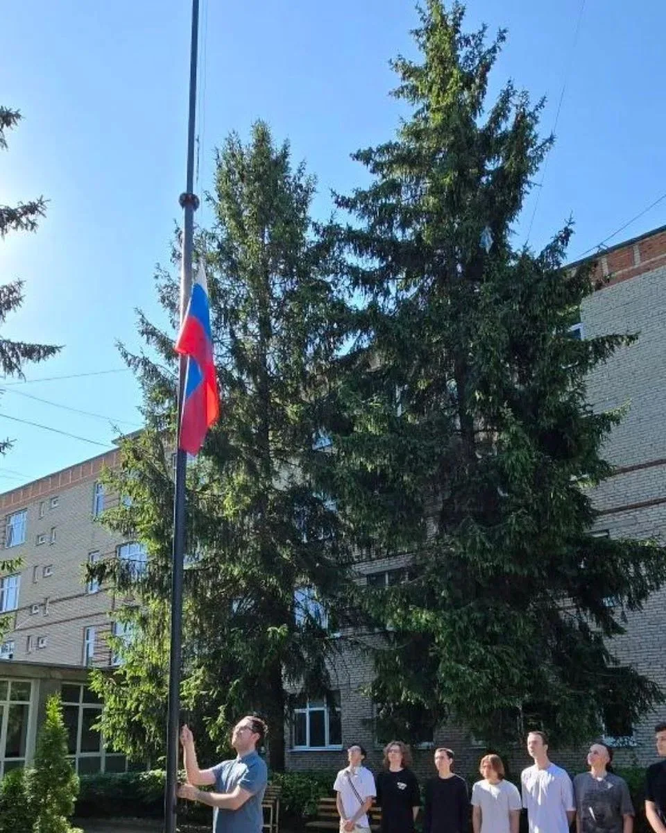 8 июня в Чеховском техникуме началась новая учебная неделя. День стартовал с традиционн...