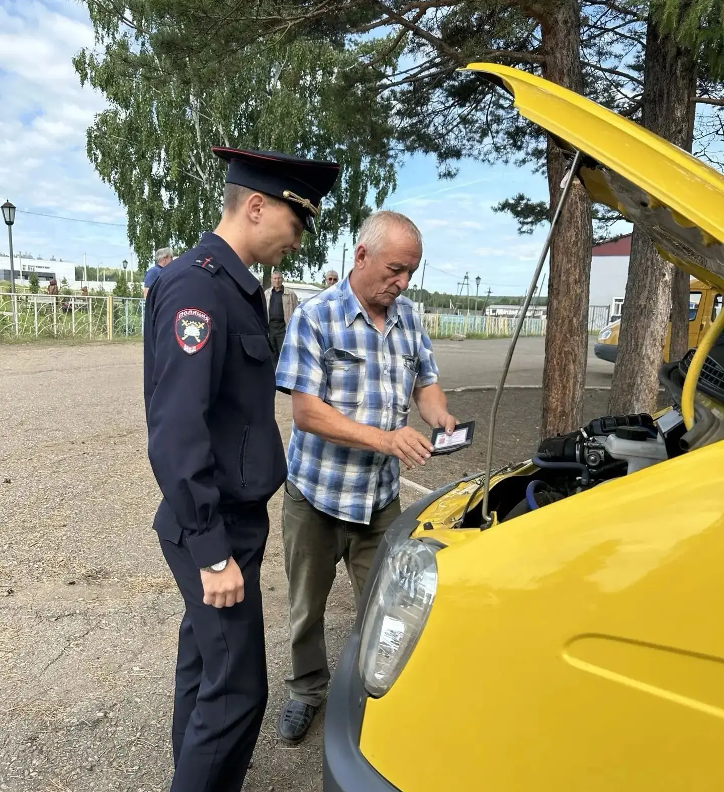 Перед началом учебного года госавтоинспекторы проверили техническое состояние школьных ...