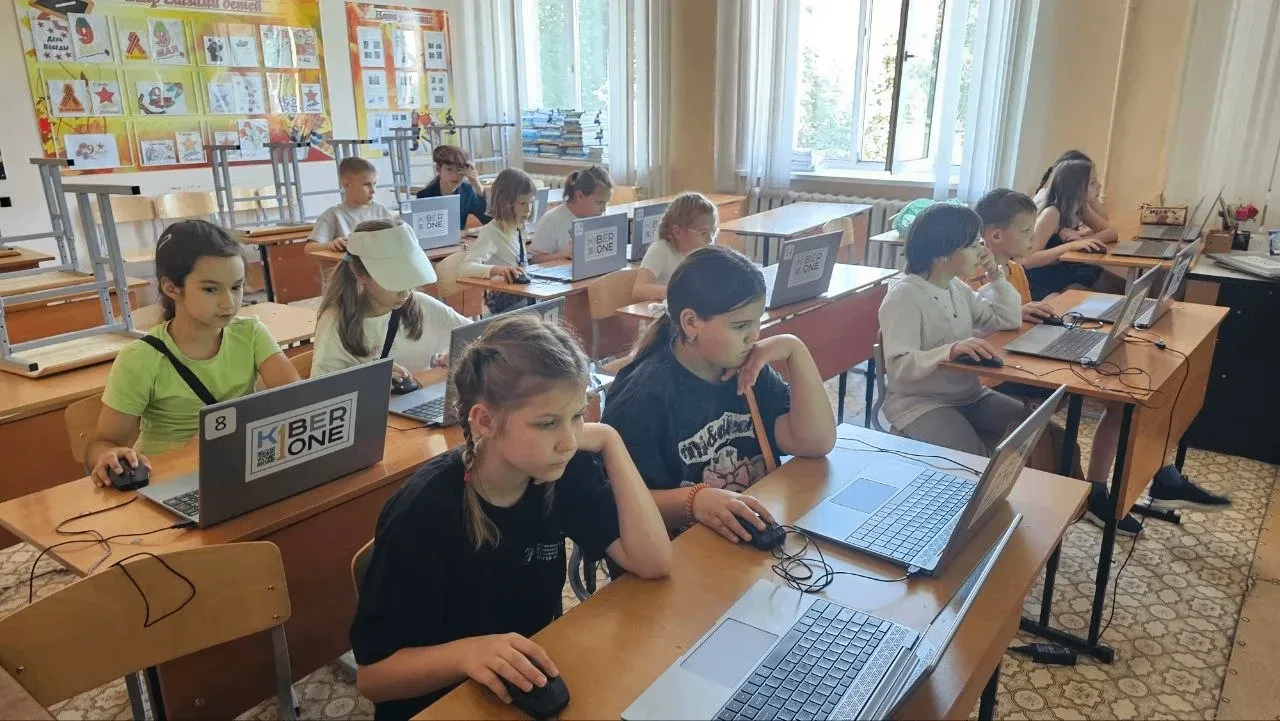 🎉 Сегодня в школьном лагере прошёл увлекательный мастер‑класс от международной школы программирован
