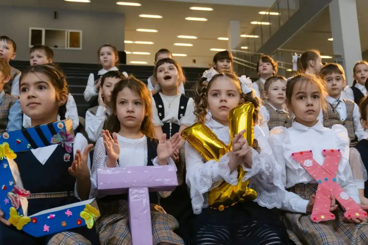 📕Миссия «Азбука» выполнена!  У нас важная новость! Наши первоклассники сегодня дали бой 33 буквам и…