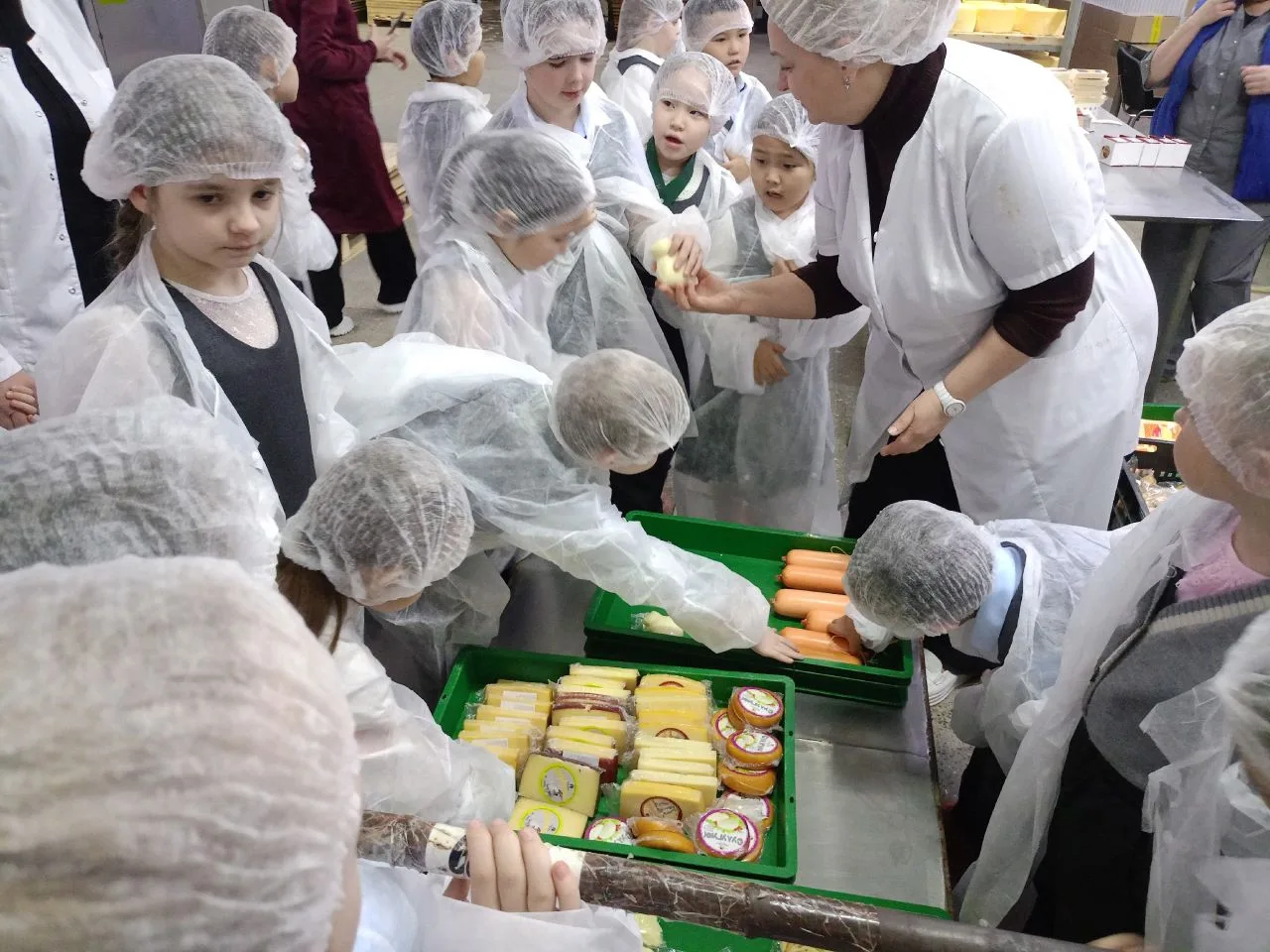 Из чего делают сыр? 🧀Наши первоклассники узнали ответ на заводе! 🧀Сегодня, 23 марта, ученики 1 «А» к