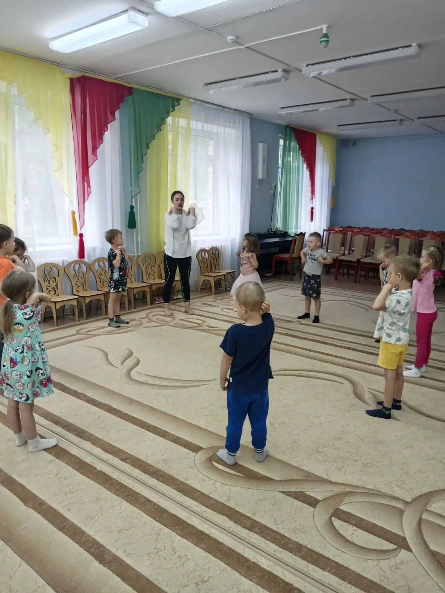 Утренняя зарядка летом — это лучший способ укрепить иммунитет ребенка, зарядить его энергией на весь