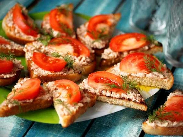 🍞 Бутерброды с печенью трески.

Ингредиенты:

- Хлеб - 180 г
- Печень трески консервы - 160 г
- Под