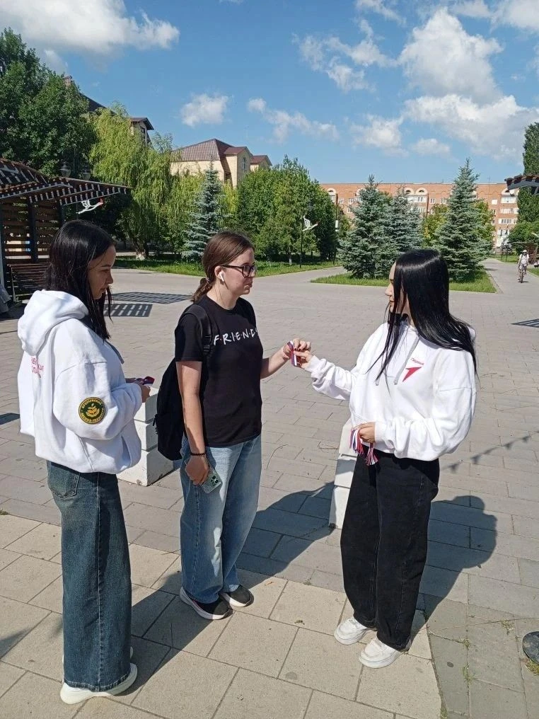 Акция «Сердце России»

 Студенты, преподаватели, активисты Первичного отделения «Движение Первых», в
