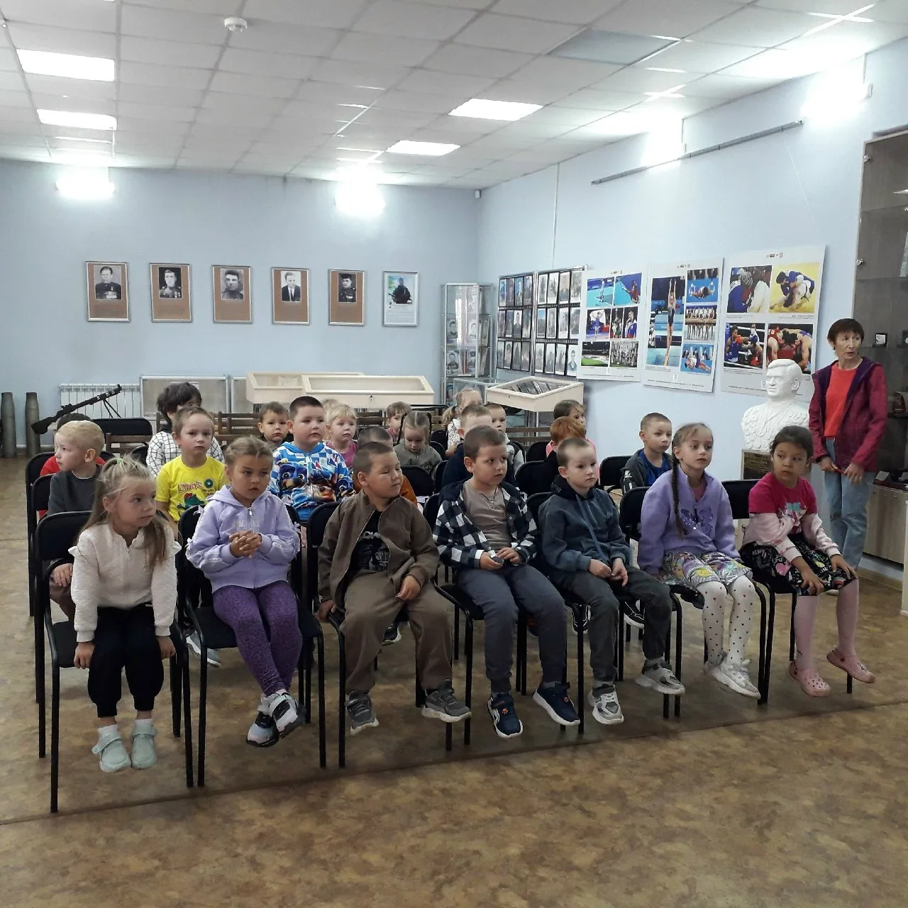 В Уйском краеведческом музее прошло тематическое мероприятие «История флага России»