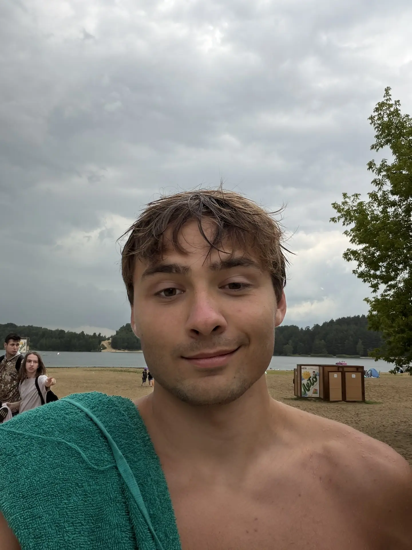 чуть неудачная фотка, я как будто пьяный 😵
но нет 🙅

плохая погода преследует 
но мы прям в неё ку