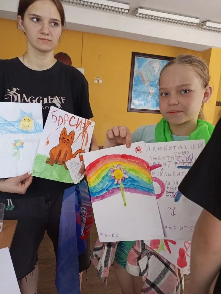 🎨 Школа любимого дела в «Радуге»

Изостудия вновь собрала юных художников!

Ребята рисовали, экспер