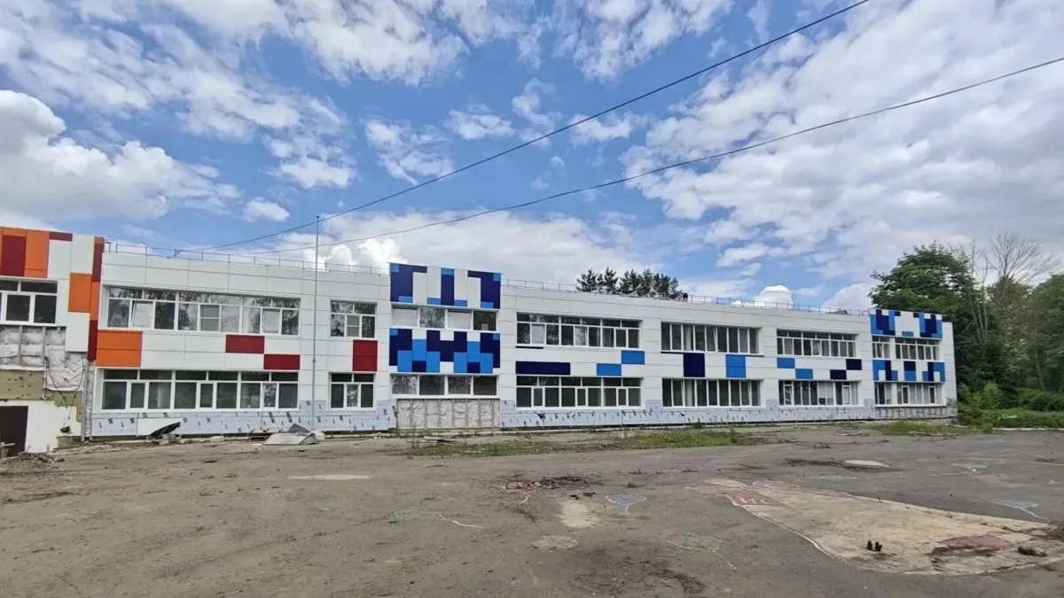 В Образцовской школе монтируют вентиляцию, электрику и собирают сцену

Подрядчик должен завершить ка