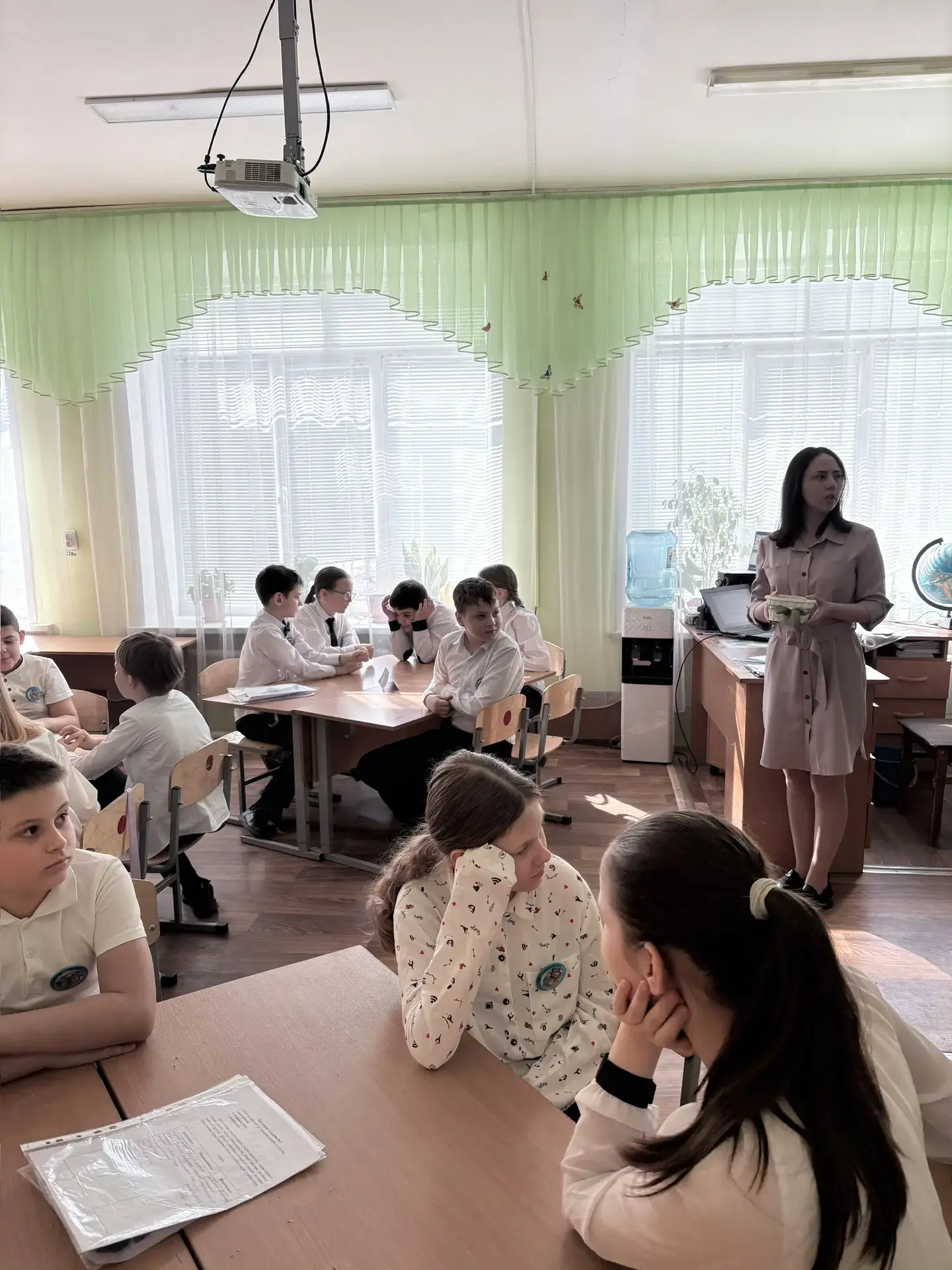 Школа — это пространство для творчества и роста! ✨  25 марта наша начальная школа превратилась в нас