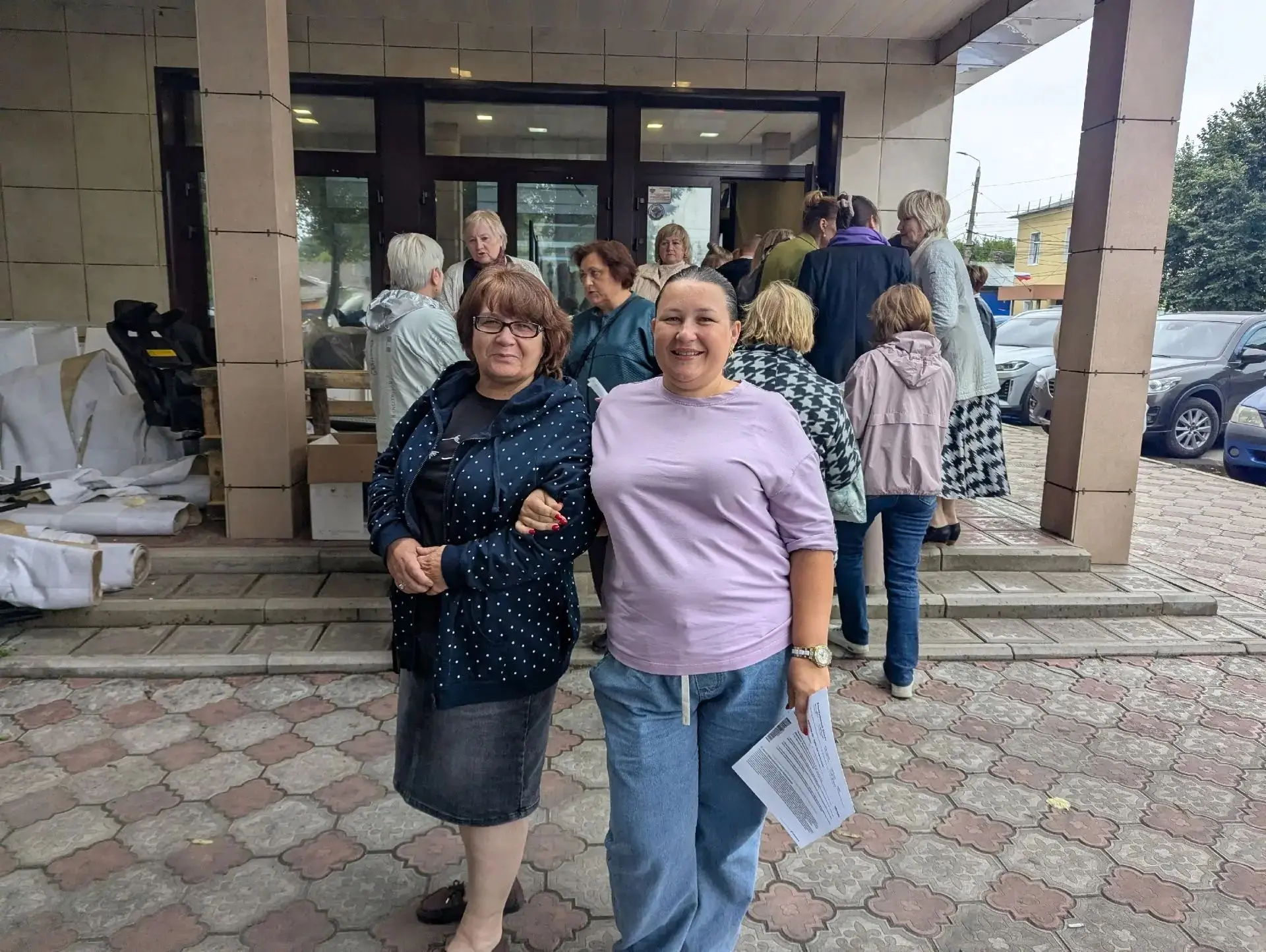 Члены Центральной г. Тулы РО ТРО "ВОИ" посетили спектакль «Двое на качелях»