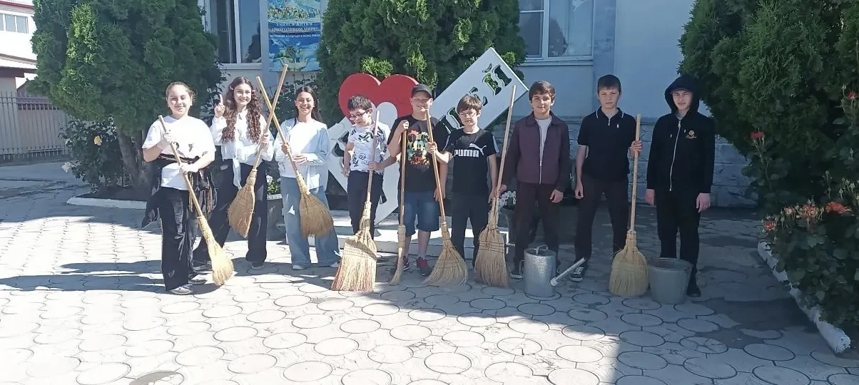 Летняя практика в нашем лицее идет полным ходом, и сегодня настал черед учеников 5 «Б» класса прояви
