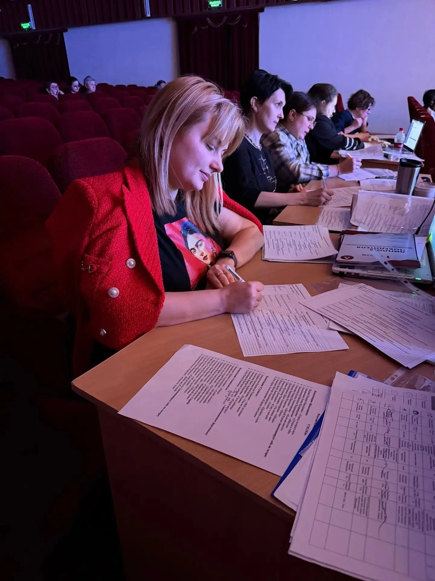 Советник директора по воспитанию Ростовского колледжа искусства выступила в почетной ро...