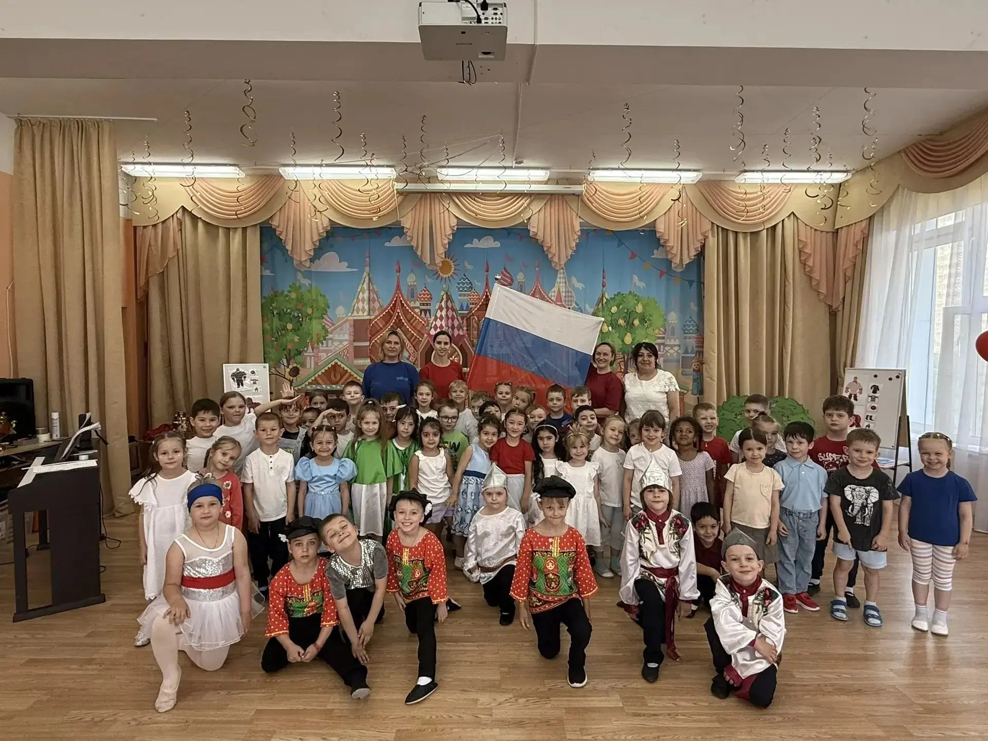 Сегодня в #ДОКотенок прошёл праздник, который объединил всех и детей и взрослых #ДеньРоссии 🇷🇺👏👏