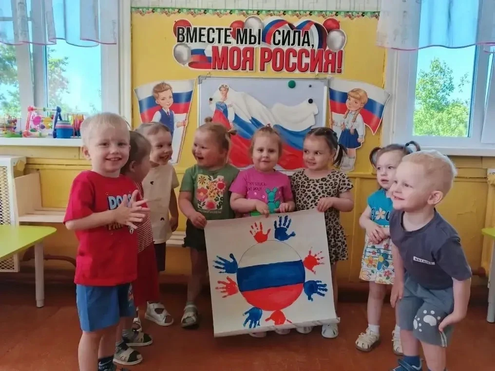 День России в первой младшей группе! 🇷🇺

Сегодня, 11 июня, наши малыши отметили важный праздник – 