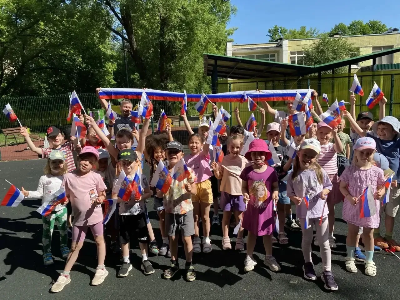 🇷🇺12 июня в нашей стране отмечается День России. Это праздник свободы, мира и добра. Он символизир