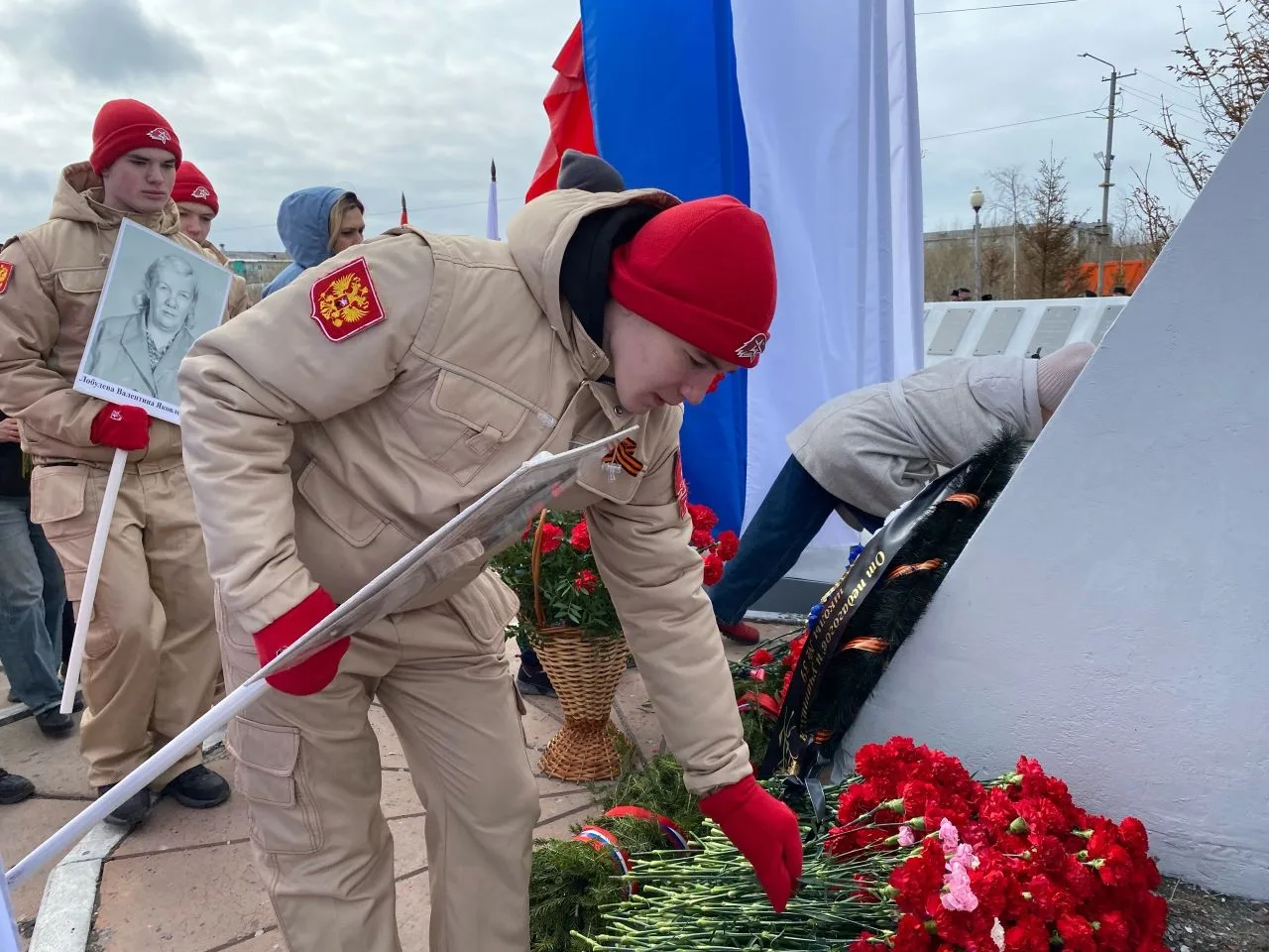 🔥Мы помним! Мы гордимся! 9 мая юнармейцы и педагоги нашей школы приняли участие в митинге, посвящённ
