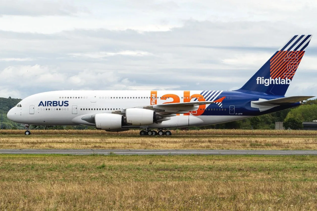 Airbus показал ЛЛ на базе A380 в штатной ливрее