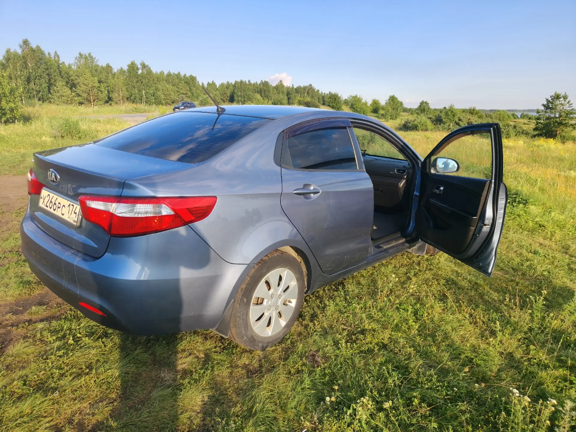 Продам Kia Rio III 2013 г.в.
Авто от собственника по ПТС 1 владелец.
Максимальная комплектация "PRES