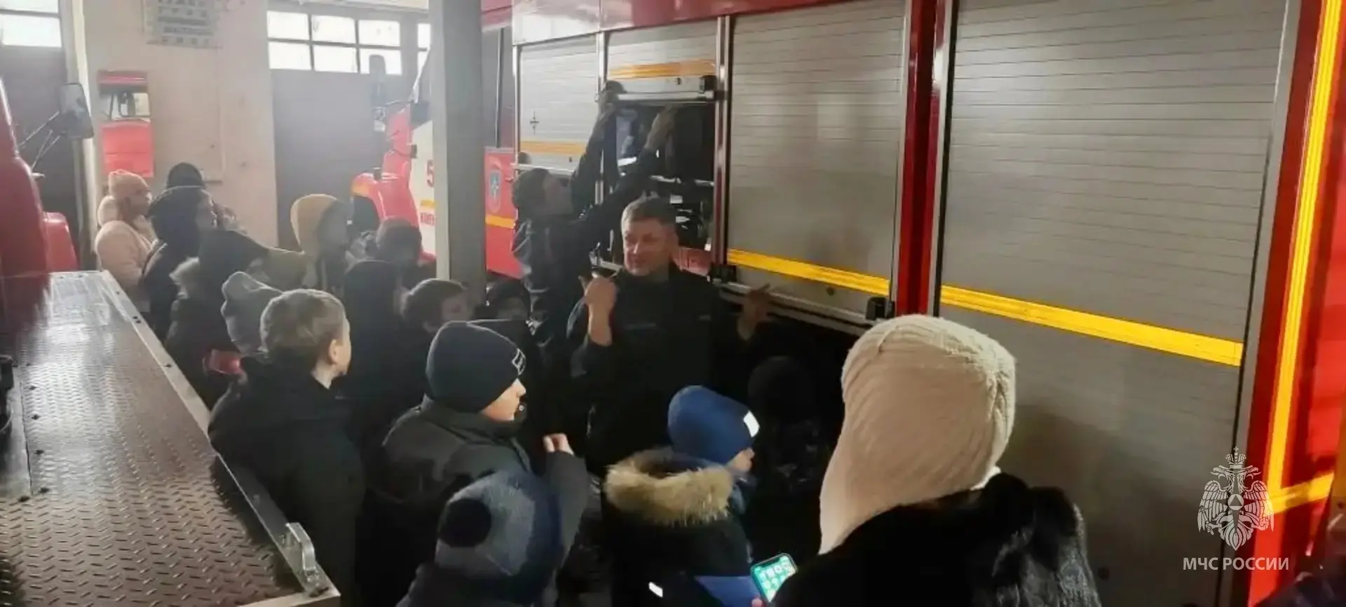 Экскурсия в пожарную часть для ребят из КМОЦ состоялась на прошедших выходных 👨‍🚒  В гости к бойцам 