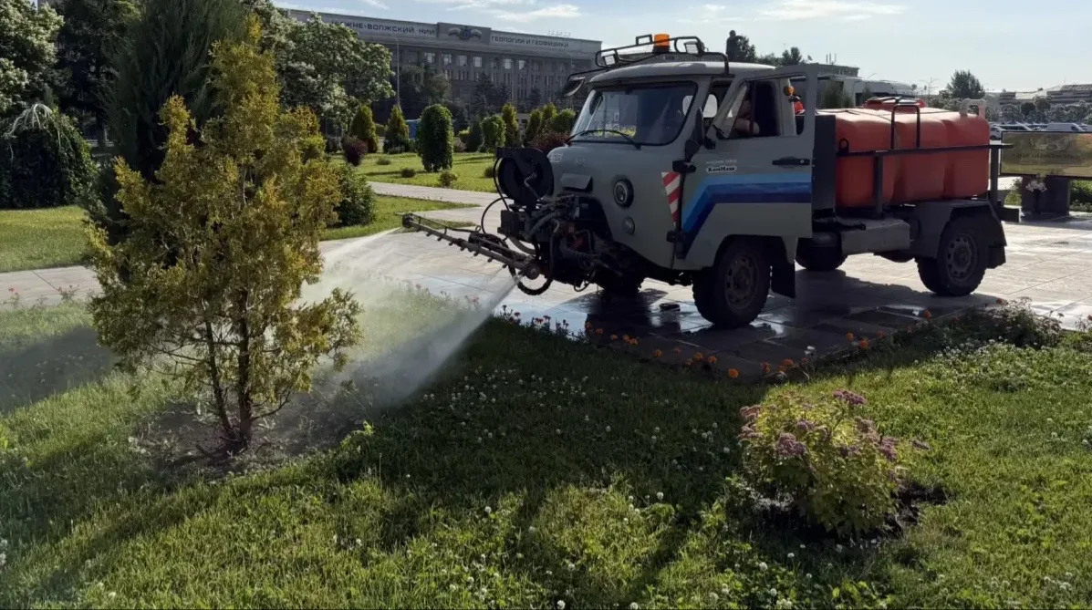🌱Делаем район комфортнее каждый день

🧹Сотрудники МБУ «Служба благоустройства Волжского района» в 