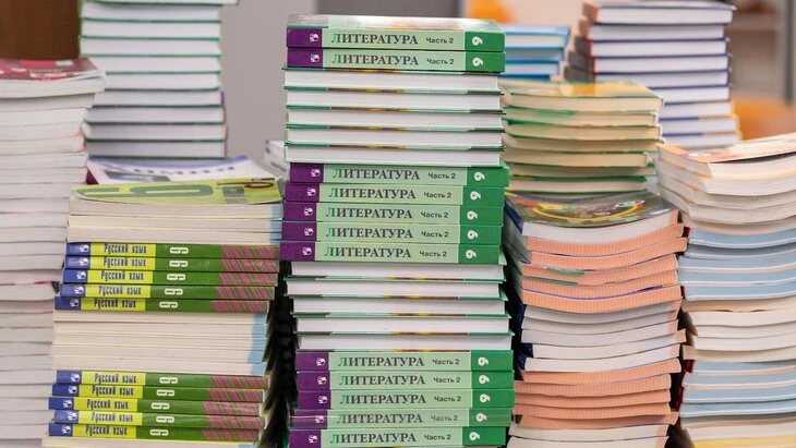 Минпросвещения утвердило новый перечень школьных учебников

В список вошли пособия по истории 

Ведо