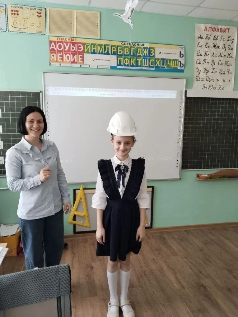Проведён ещё один классный час по профориентации в 3 Б классе.  Ребята познакомились с профессией - 