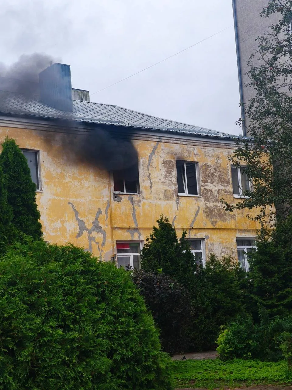 ЧП в Пионерском: сегодня на улице Садовой загорелась квартира