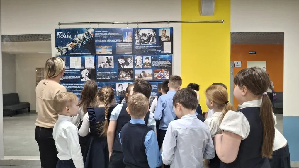🚀В канун Дня космонавтики в школе № 32 г. Йошкар-Олы стартовала выставка «Путь к звёздам». Проект ре